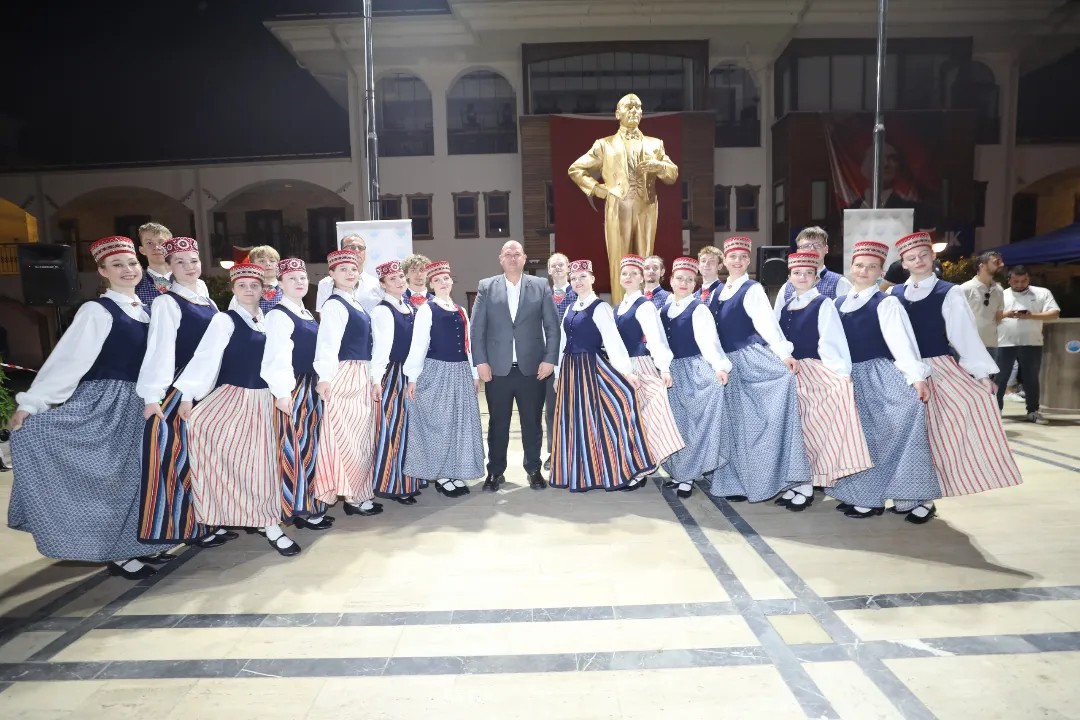 Uluslararası Mandalina Çiçeği Festivali İzmir'de Coşkuyla Başladı