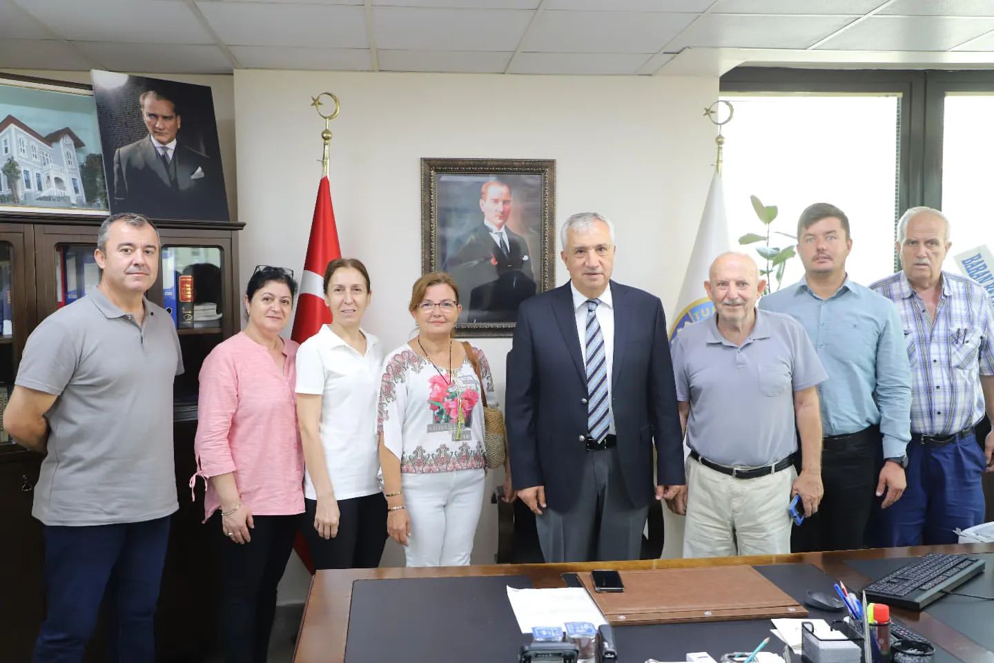 Turgutlu Belediyesi'nden Makedonya Göçmenleri Derneği'ne Destek