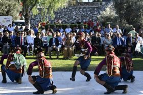 Alaçatı'da Atatürk Parkı'nda Coşkulu Tören Düzenlendi