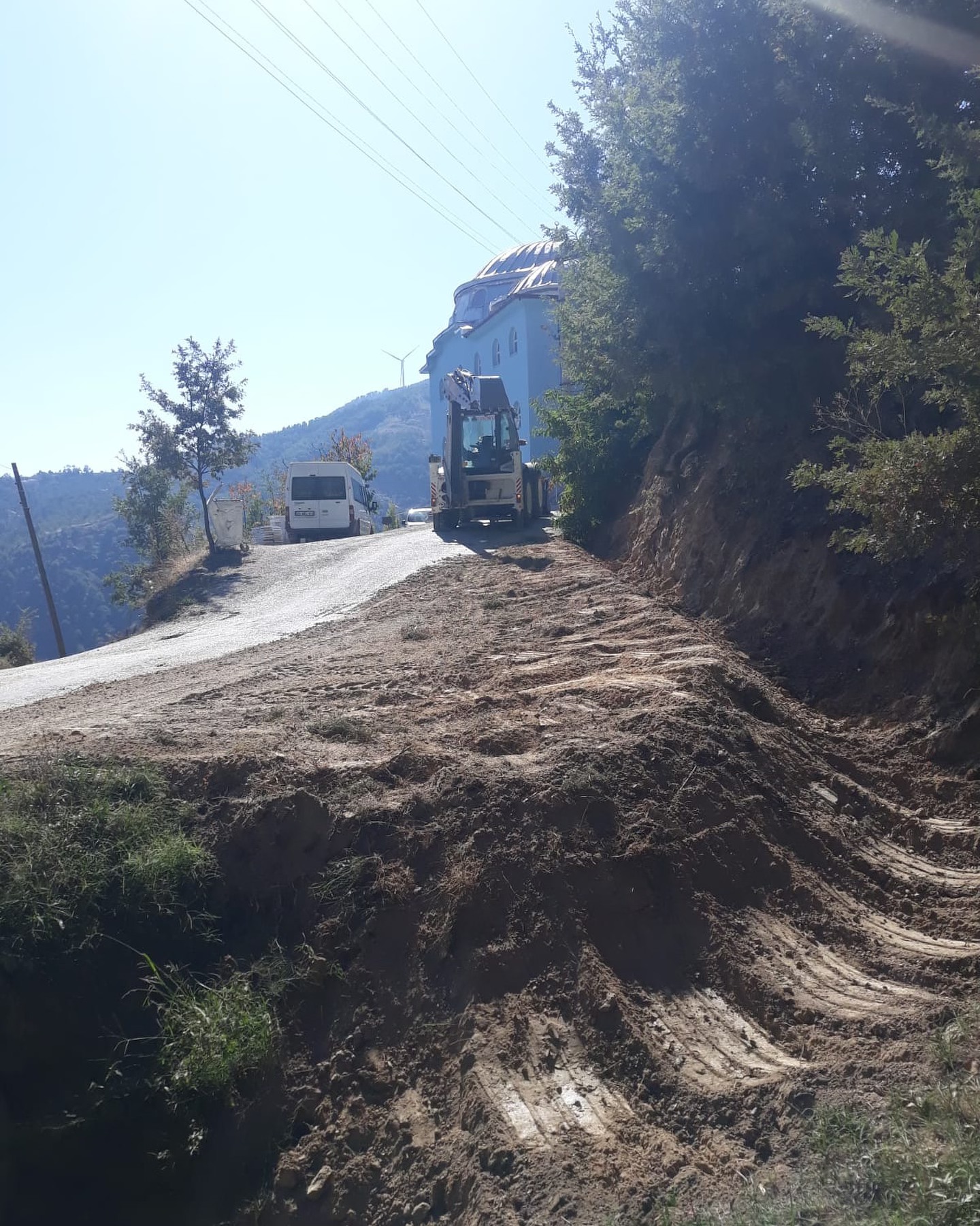 İzmir Kiraz Belediyesi Fen İşleri Müdürlüğü, Umurlu Mahallesi'nde Şarampol Açma Çalışması Gerçekleştirdi