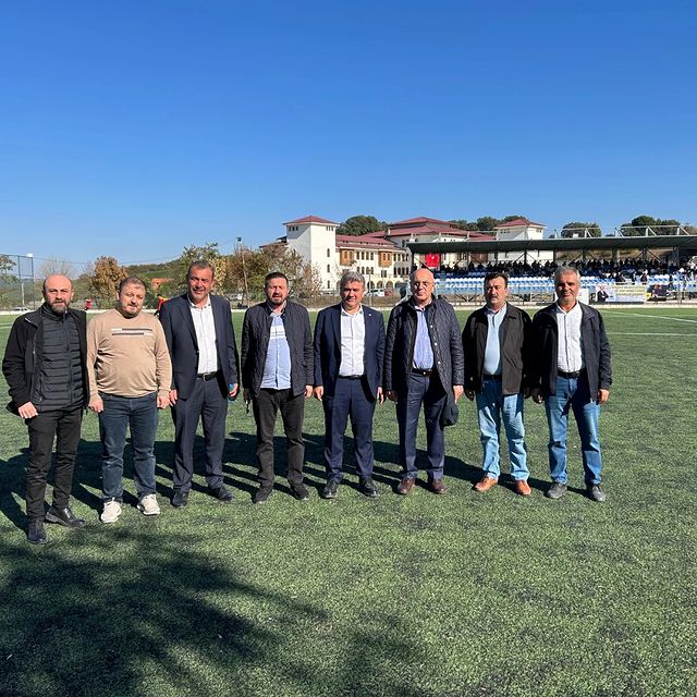 İvrindi Belediyespor ve Ayvalık Küçükköyspor'un Birlikteliği Büyük İlgi Gördü