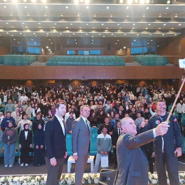 Aydınlı gençler, Gençlik ve Spor Bakanlığı etkinliğinde önemli isimlerle bir araya geldi