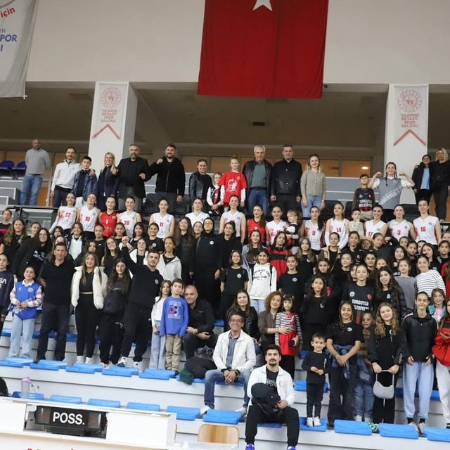 Turgutlu Belediyesi Kadın Voleybol Takımı Zorlu Mücadelesini Kazandı