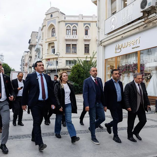 İzmir'de Tekstil Sektörünün Ekonomik Zorlukları Gündemde