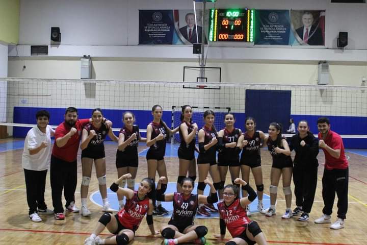 Koçarlı Belediyespor Küçük Kızlar Voleybol Takımı Rakibini Mağlup Etti