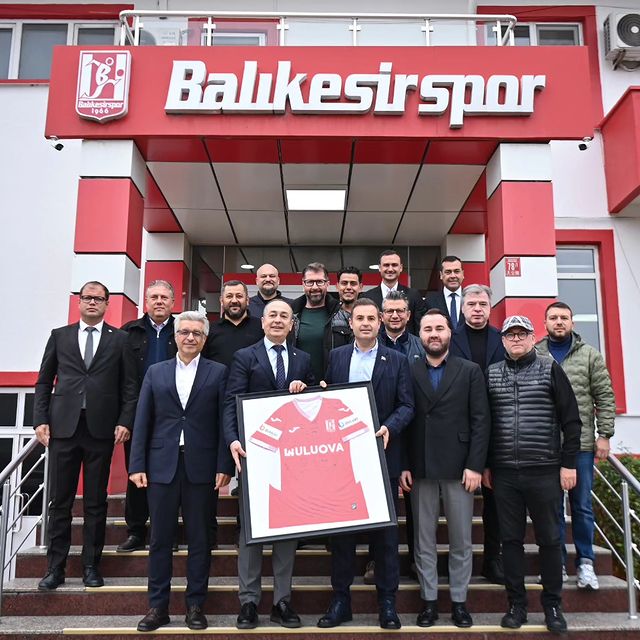 Başkan Ahmet Akın, Balıkesirsporlu Futbolcuları Ziyaret Etti