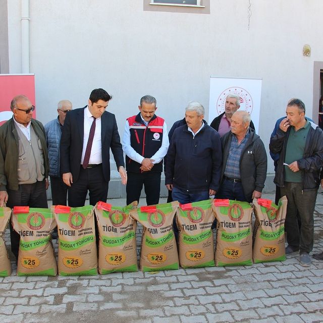 Başmakçı'da Sertifikalı Buğday Tohumu Dağıtımı Gerçekleşti