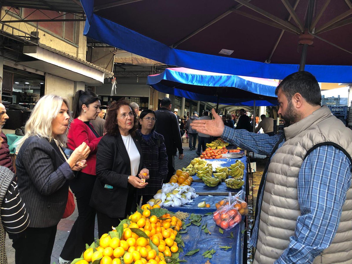 Pazar Esnafı ve Vatandaşlar Efeler'de Buluştu