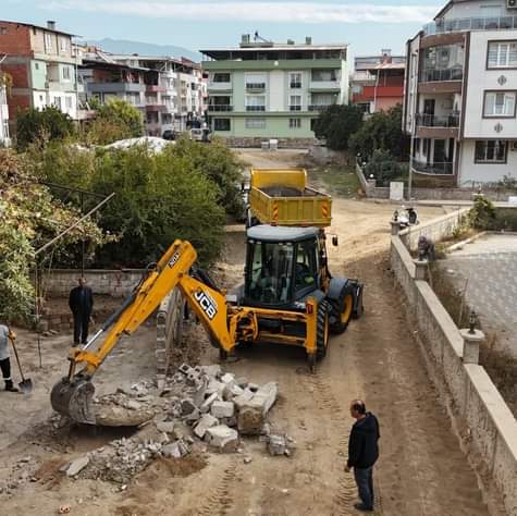 Nazilli Belediyesi, Yeşil Mahalle'de Yol Yenileme Çalışmalarına Başladı