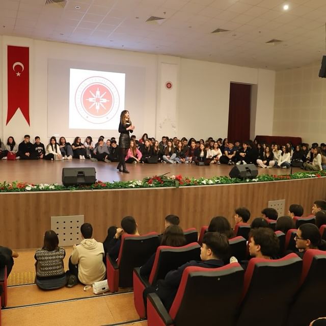 İYTE Tanıtım Günleri Gençlerin Yoğun İlgisiyle Gerçekleştirildi