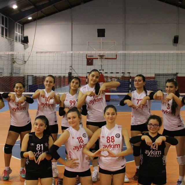 Koçarlı Voleybol Takımı Kuyucak Belediyespor'u Yendi