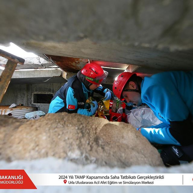 İzmir'de Afet Müdahale Tatbikatı Gerçekleştirildi