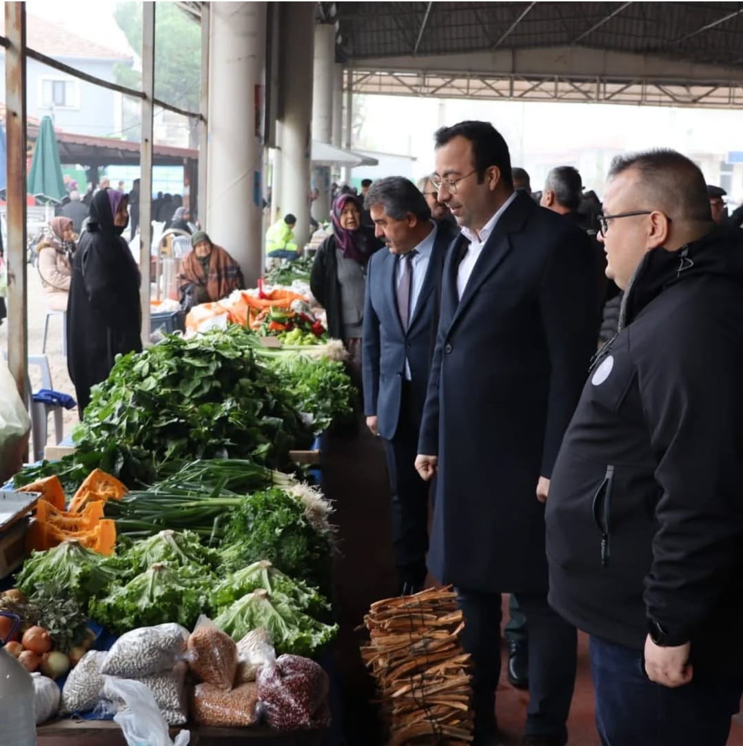 Kepsut'ta İlçe Kaymakamı Pazar Yerini Ziyaret Etti