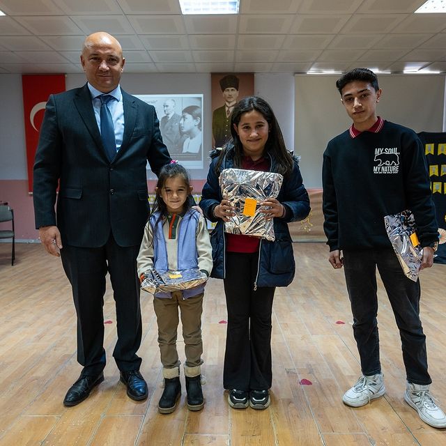 24 Kasım Öğretmenler Günü Gölmarmara'da Coşkuyla Kutlandı