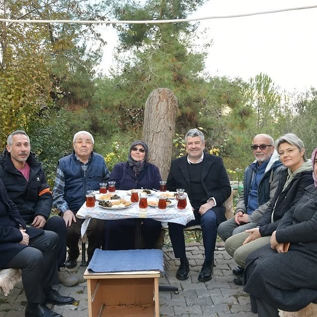 Karesi Belediyesi, Kızpınar Mahallesi'nde İki Aileyi Ziyaret Etti