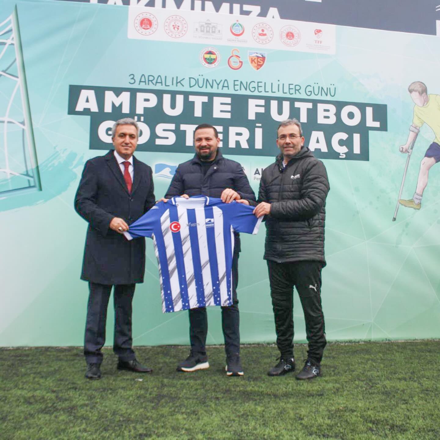 Dünya Engelliler Günü'nde Pendik Belediyesi Ampute Futbol Takımı ve İstanbul Anadolu Adliyesi Hakim ve Savcıları Dostluk Maçında Buluştu