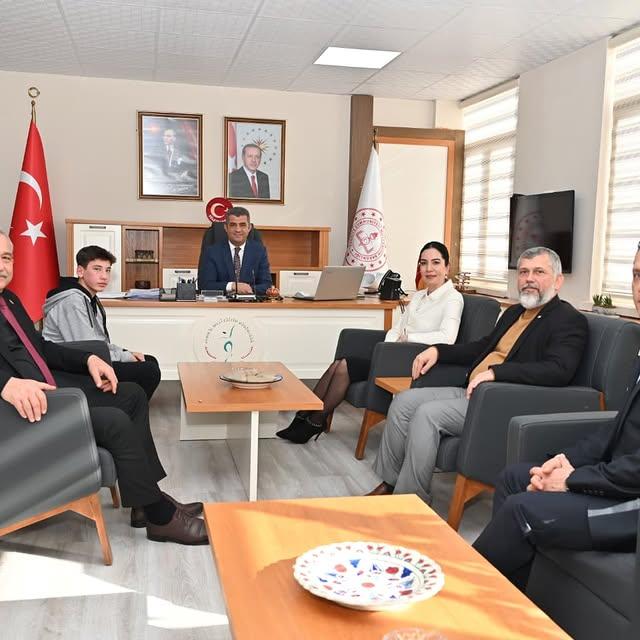 Mimar Sinan Mesleki ve Teknik Anadolu Lisesi Öğrencisi Olcay Yalçın, Robotik Kodlama ve Maket Araç Yapımında Büyük Başarı Elde Ediyor