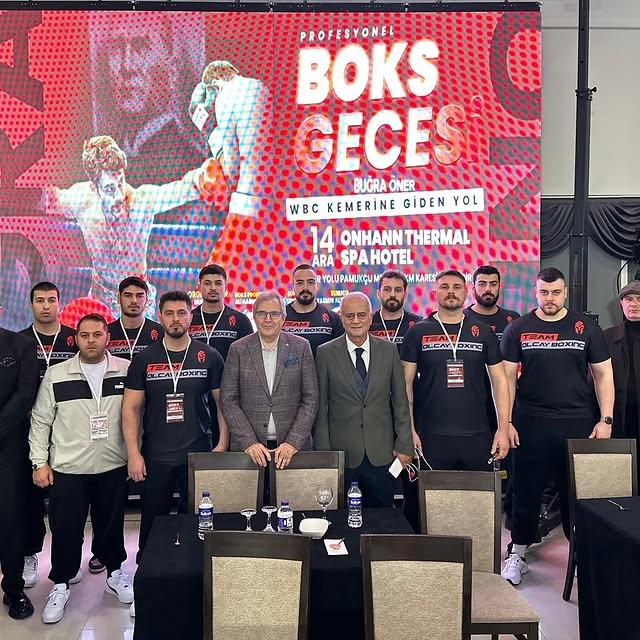 Balıkesir'de Profesyonel Boks Gecesi Düzenlendi