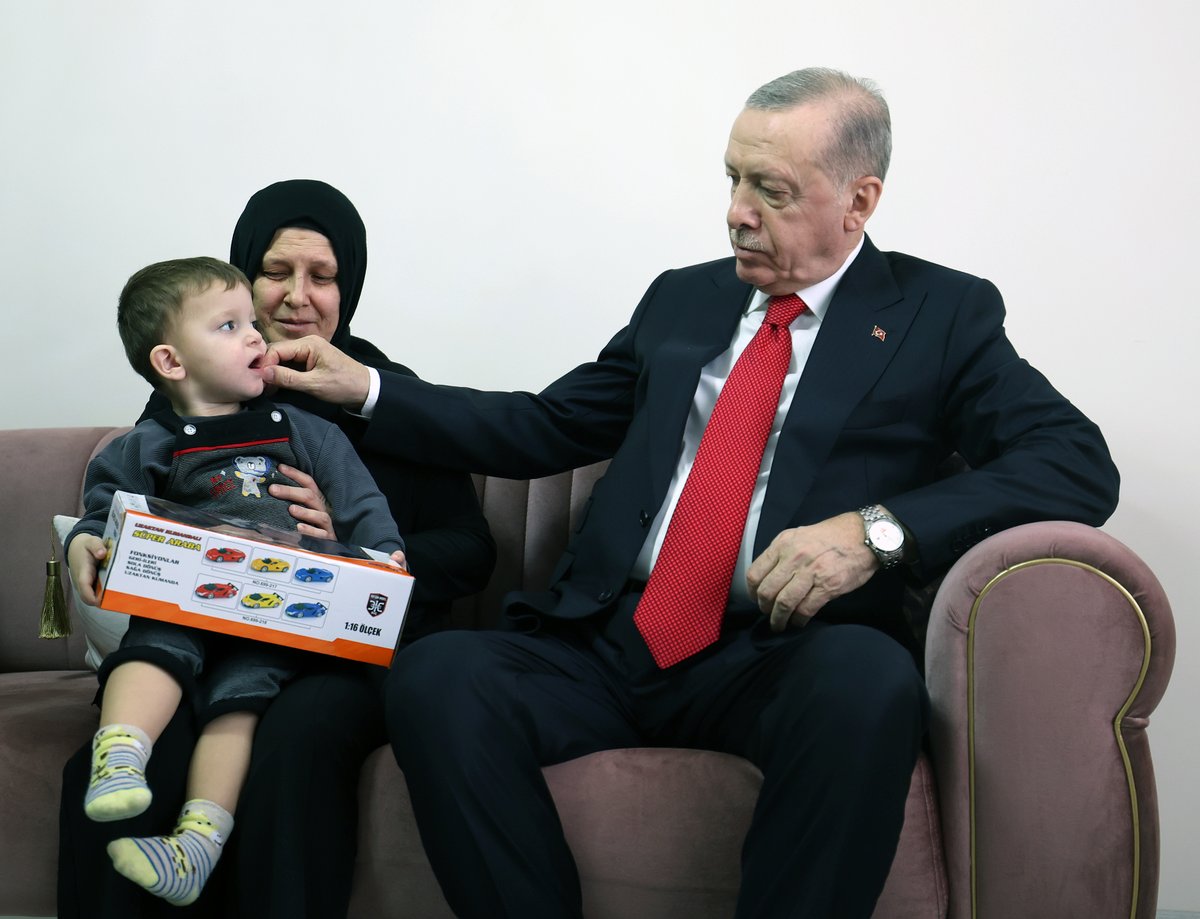 Cumhurbaşkanı Recep Tayyip Erdoğan, Patlama Sonucu Hayatını Kaybeden İşçilerin Ailelerini Ziyaret Etti