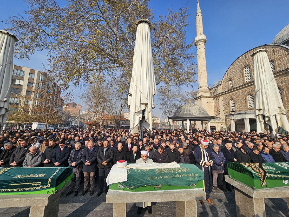 Balıkesir'deki Zağnos Paşa Camii'nde Kurra Hafız Mahmut İnan'ın Son Yolculuğu Yapıldı