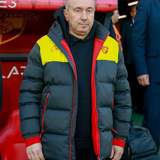 Göztepe Teknik Direktörü Stoilov'a Fair Play Ödülü