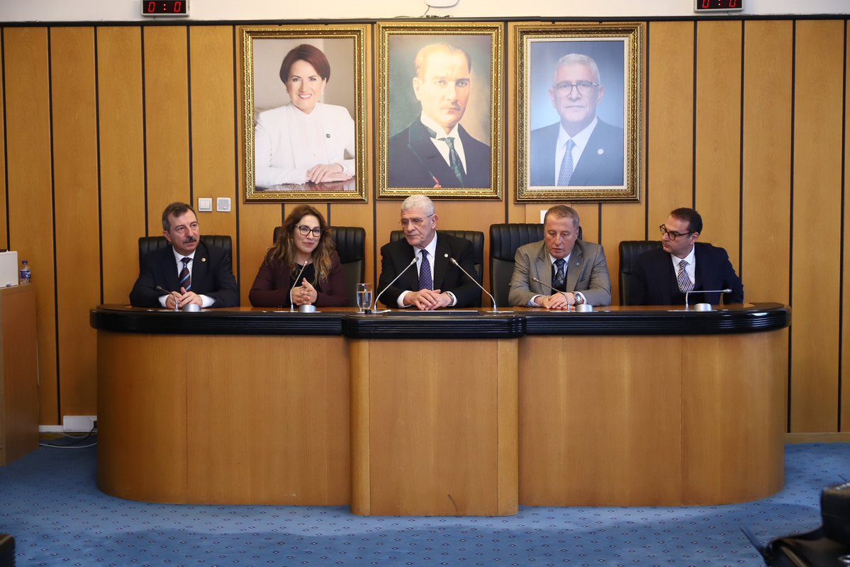 İYİ Parti Genel Başkanı Müsavat Dervişoğlu, İzmir İl Teşkilatı ile Buluştu