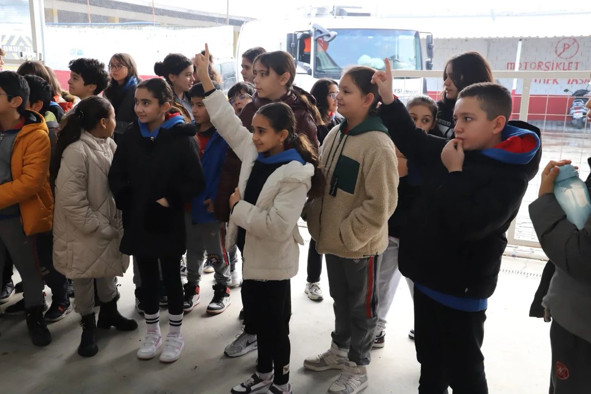 Alaşehir Belediyesi, Bahçeşehir Koleji Öğrencilerine Geri Dönüşüm Eğitimi Verdi