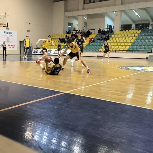 Edremit’te Okul Sporları Basketbol Genç Erkekler Gurup Müsabakaları Başladı