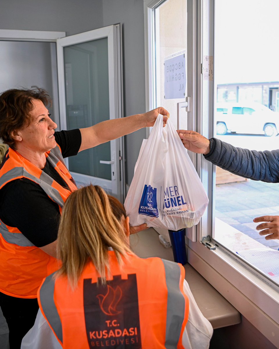 Kuşadası'nda Öğrencilere Sağlıklı Beslenme Desteği