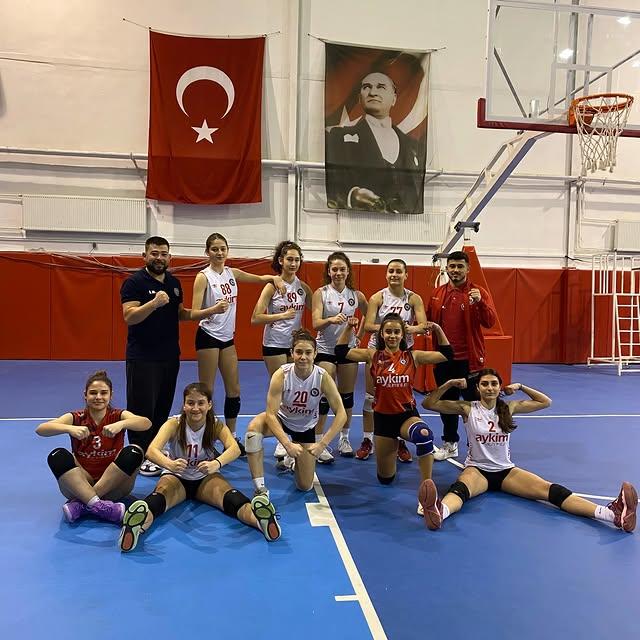 Koçarlı Voleybol Takımı, Kuşadası Yakamoz Spor Kulübü'nü Mağlup Etti