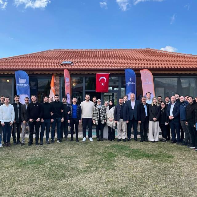 Balıkesir İl Gençlik Kolları Eğitim Kampında Buluşan Belgin Uygur: 'Türkiye'nin Geleceğini Şekillendirecek Sizlersiniz'