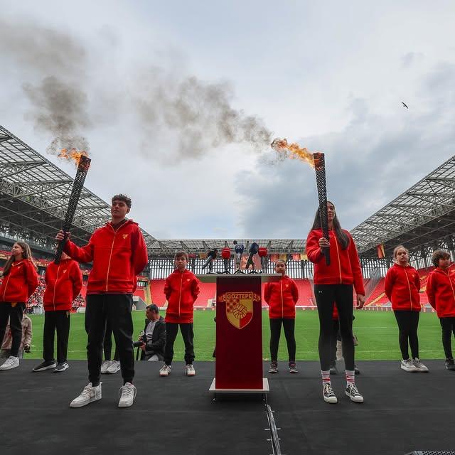 Göztepe Spor Kulübü, 100. yılı için özel bir etkinlik düzenledi: 'Bir Kez Yandı Bu Meşale Sönmedi' kampanyası