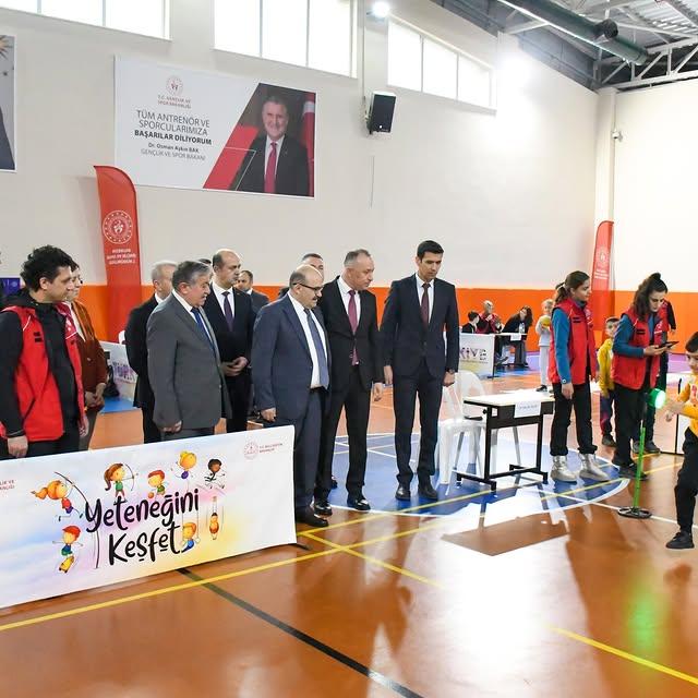 Vali Ustaoğlu, Sportif Yetenek Taraması Programı'nı Yerinde İnceliyor