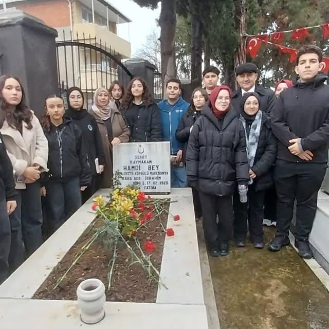 Edremitli Öğrenciler Kurtuluş Savaşı Kahramanı Şehit Hamdibey'i Anarak Soylu Bir Miras Bıraktı