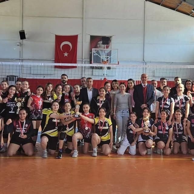 Koçarlı'da Yıldız Kızlar Voleybol Turnuvası: Sporla Büyü Lisansla Yürü