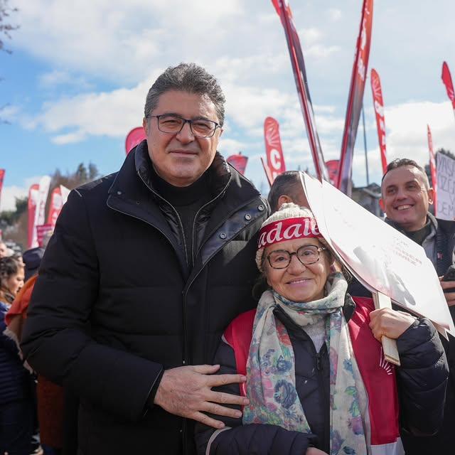 Balıkesir'de Özgürlük ve Demokrasi Yürüyüşü: CHP'nin Zafer Kararlılığı