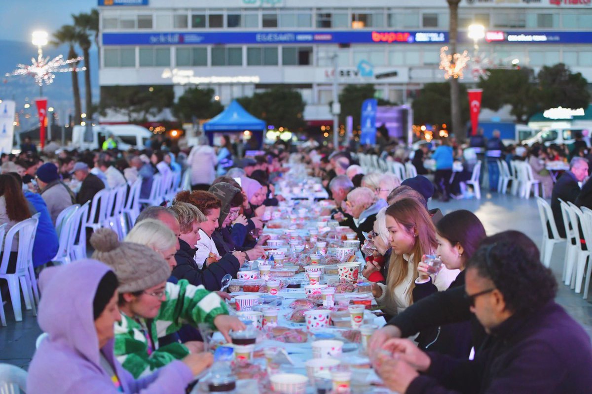 İzmir Büyükşehir Belediyesi: Ramazan Ayında Dayanışmayı Güçlendirmeye Adım Attı