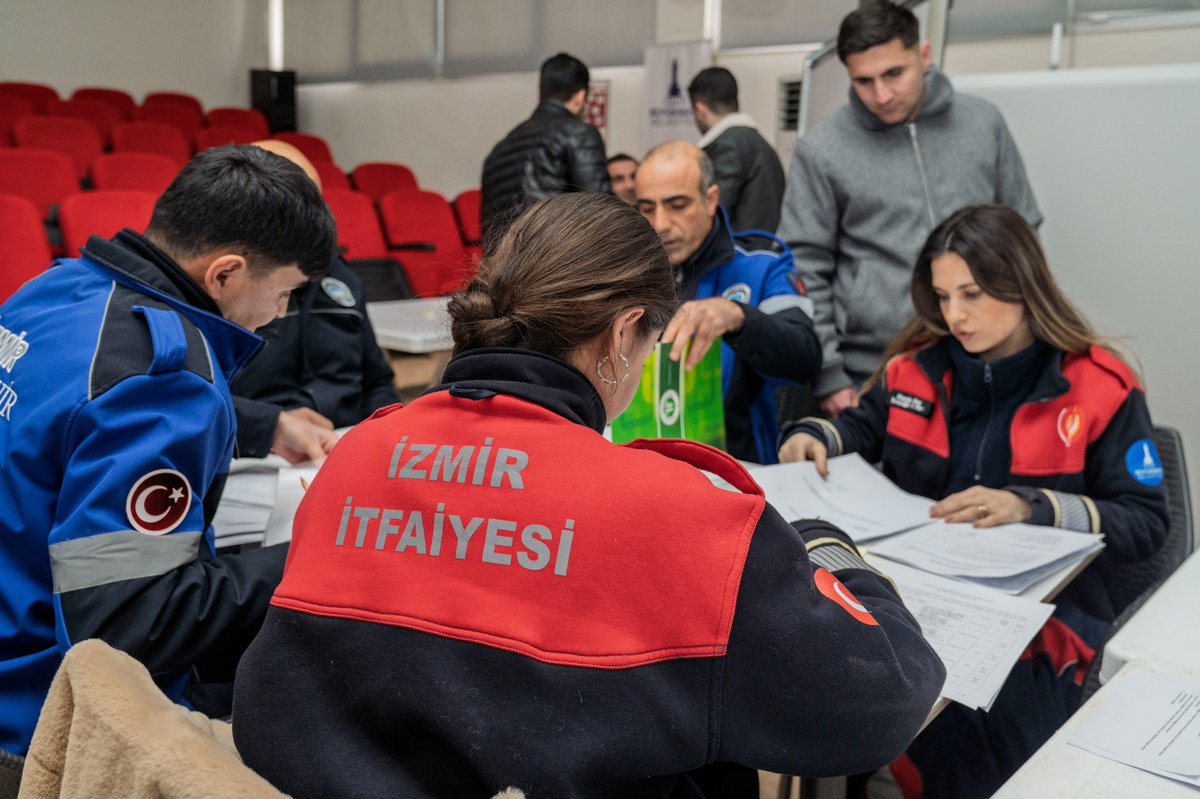 İzmir Büyükşehir Belediyesi İtfaiye Kadrosunu Genişletiyor: Yangınlara Daha Hızlı Müdahale