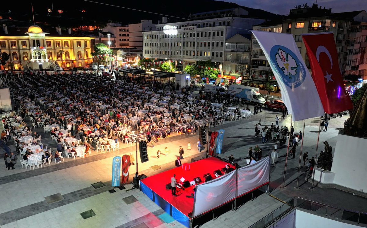 Manisa Büyükşehir Belediyesi, Ramazan Ayında İftarlarıyla Birlik ve Beraberliği Tezgâhına Getirdi