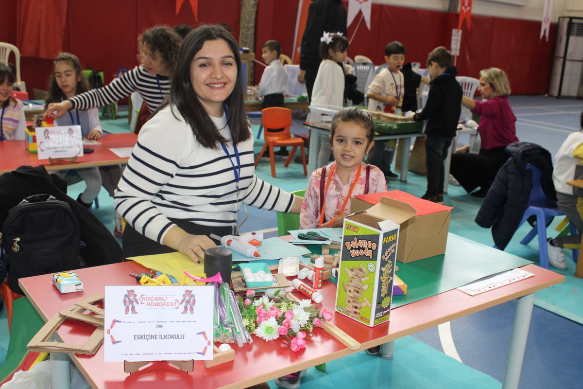 Çınar İlkokulu, Robofest'te Yenilenebilir Enerji Farkındalığı Projesi Sunuyor