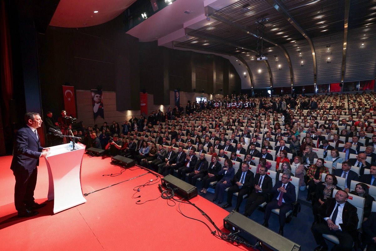 Cumhuriyet Halk Partisi'nde Geleceği Şekillendirmeye Yönelik İlham Verici Toplantı