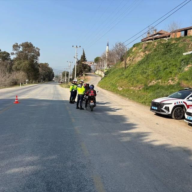 Aydın Jandarma Komutanlığı'ndan Trafik Denetimi: 71 Bin TL Para Cezası ve 22 Araç Sürücüsüne Yasa Dışı Durdurma