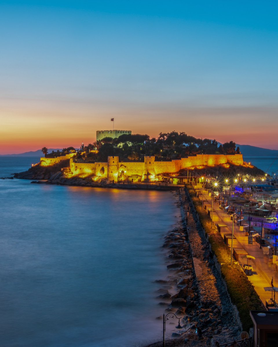 Kuşadası Belediyesi, Pazar Akşamı Fotoğraflarla Şehirin Güzelliğini Anlattı