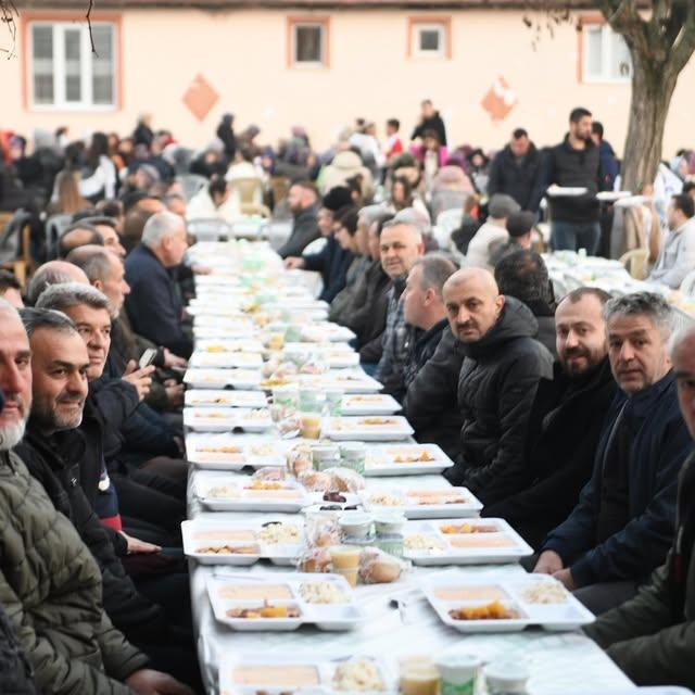 Altıeylül Belediyesi'nden İftar Yemeği Programı