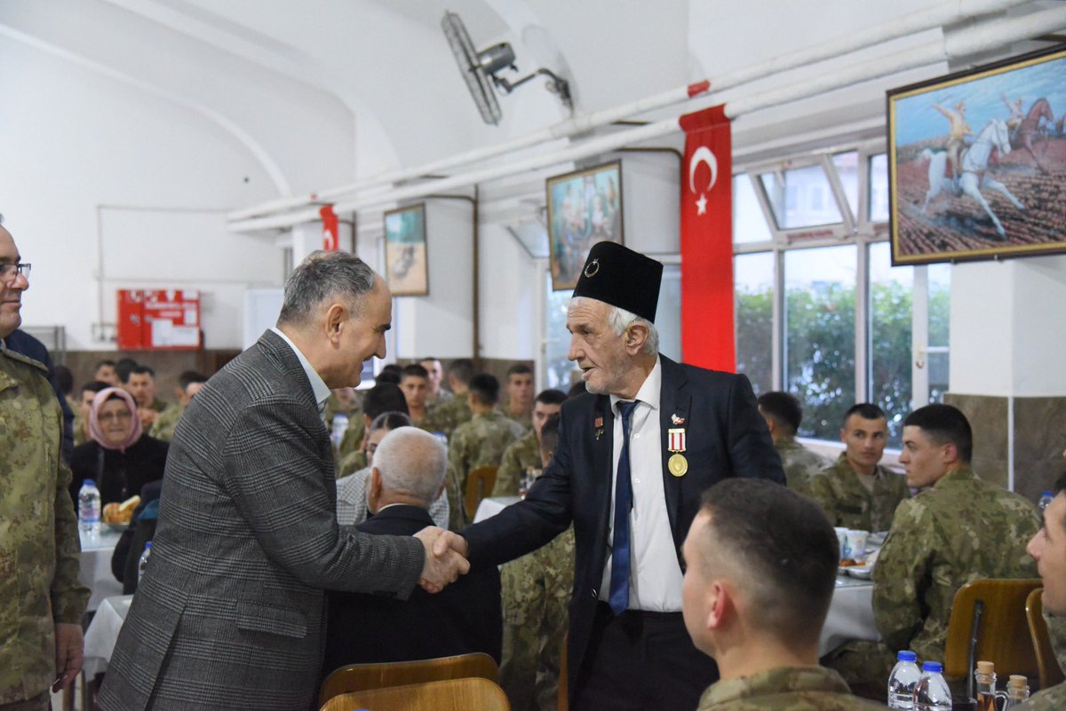 Manisa Valisi Vahdettin Özkan, Şehit Aileleri ve Gaziler için İftar Programına Katıldı