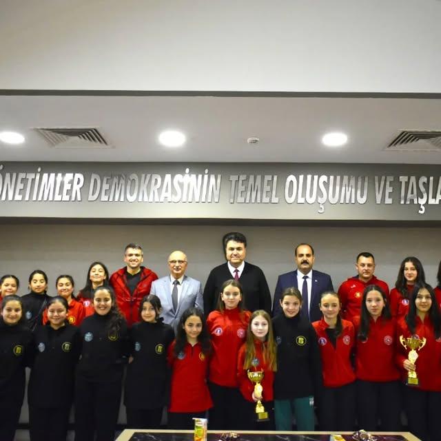 Havran Belediyespor Yıldız Kız Basketbol Takımı Şampiyon Oldu