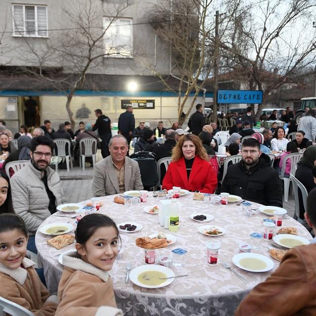 Altıeylül Belediye Başkan Yardımcısı Torun, Çayırhisar'da İftar Yemeğine Katıldı