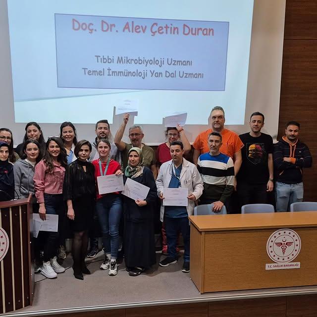 Balıkesir Atatürk Şehir Hastanesi'nde Mikrobiyoloji Eğitim Programı Tamamlandı