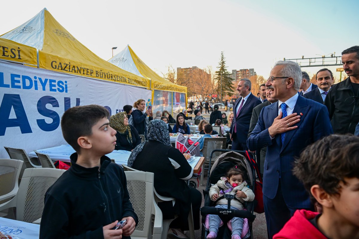 Ulaştırma Bakanı Uraloğlu, Gaziantep'te İftar Programına Katıldı