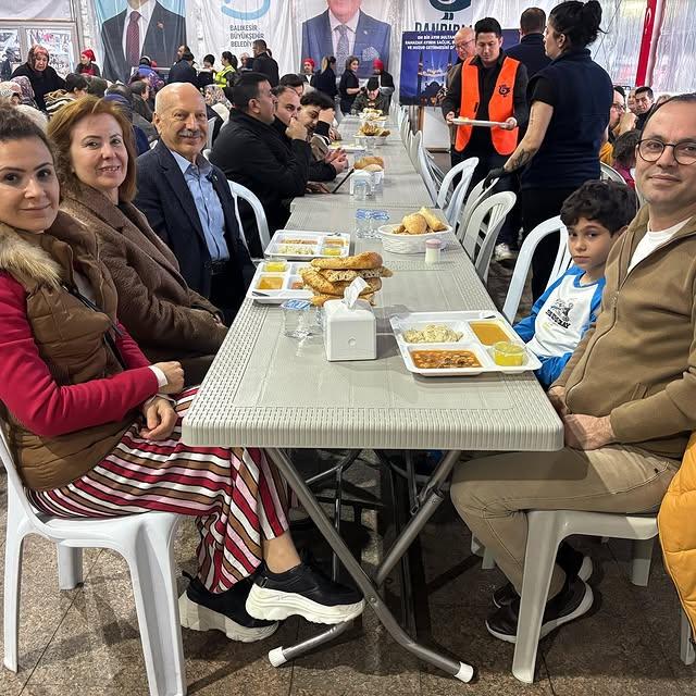 Bandırma'da İftar Çadırı Hayırseverine Teşekkür